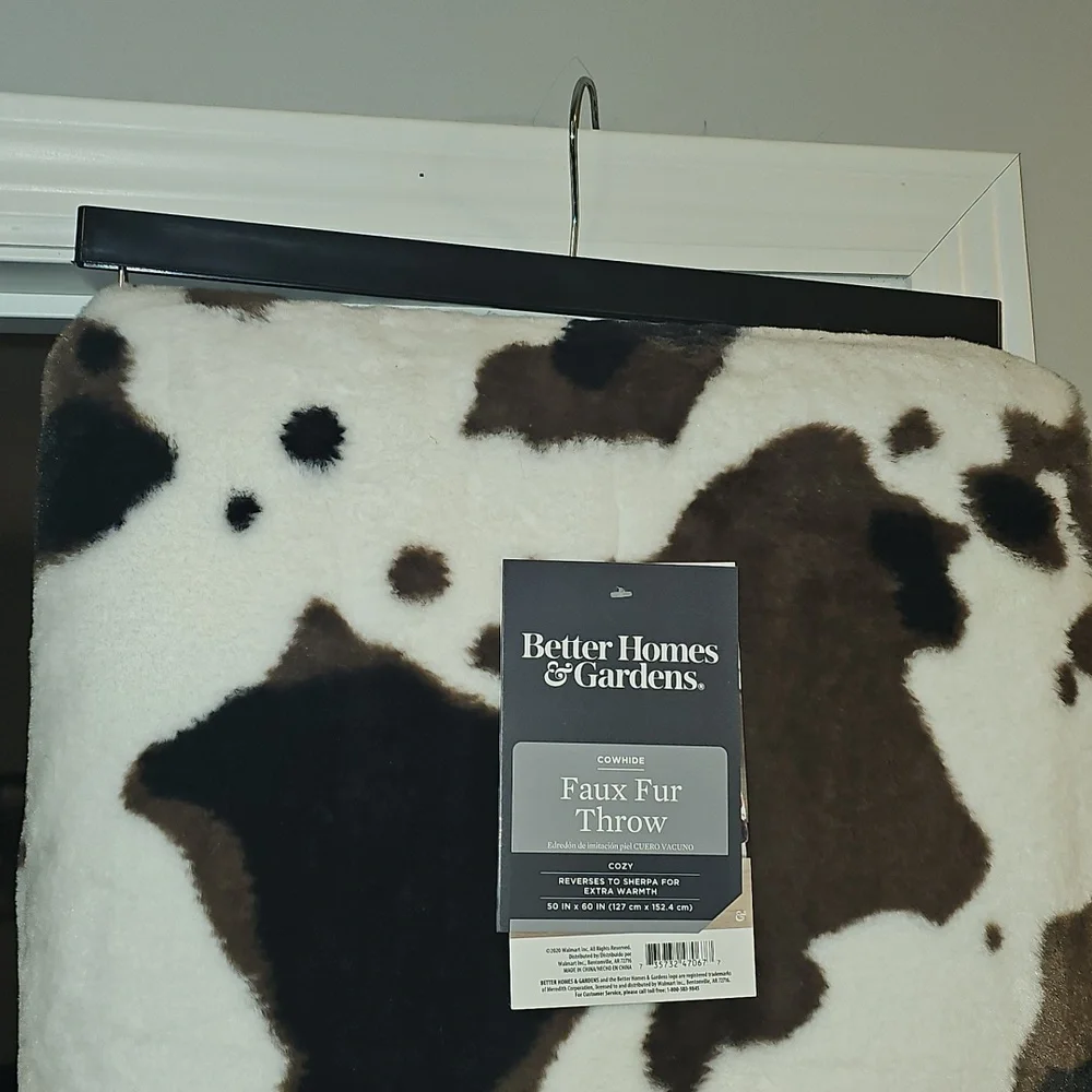 Better Homes & Gardens, Cowhide Faux Fur Throw, 50X60 Inches! Nwts!!
